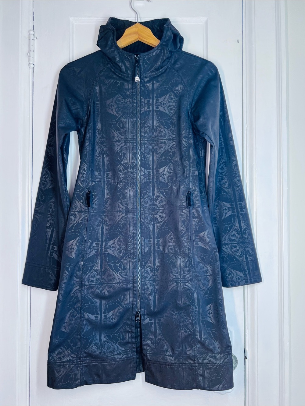 Lululemon RARE Apres Yoga Long Coat "Dancers in the Snow" Rain Resistant w/ Hood